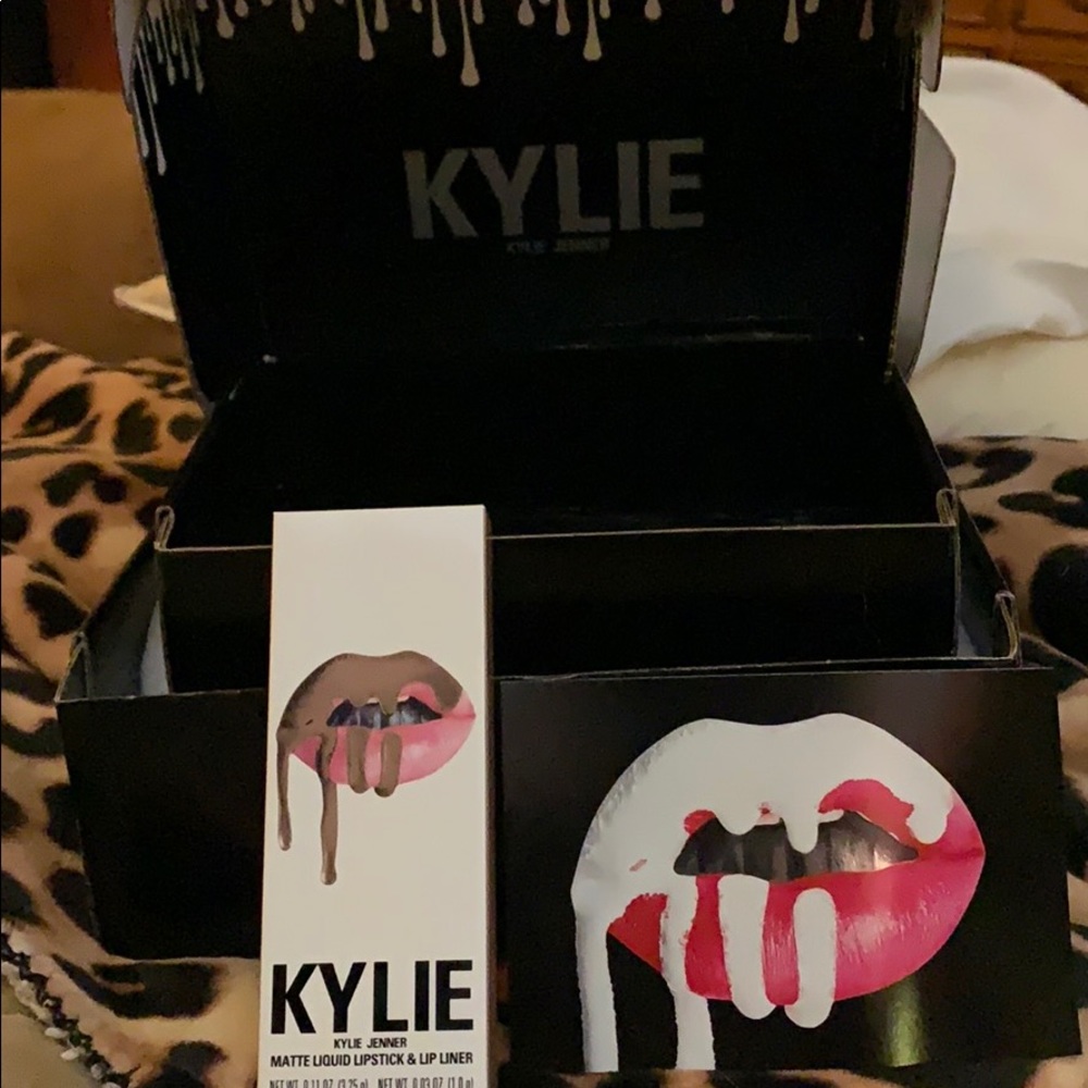 Kylie Jenner NWT MATTE LIQUID LIPSTICK 💄 KIT